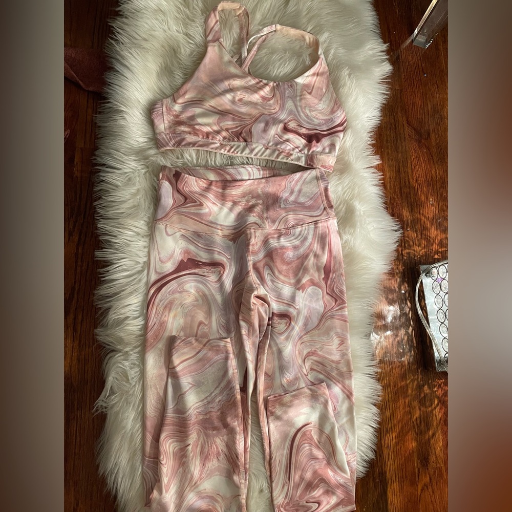 Marble pink set leggings and sports bra